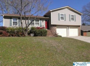 1023 Vicksburg Ln SE, Huntsville, AL 35803