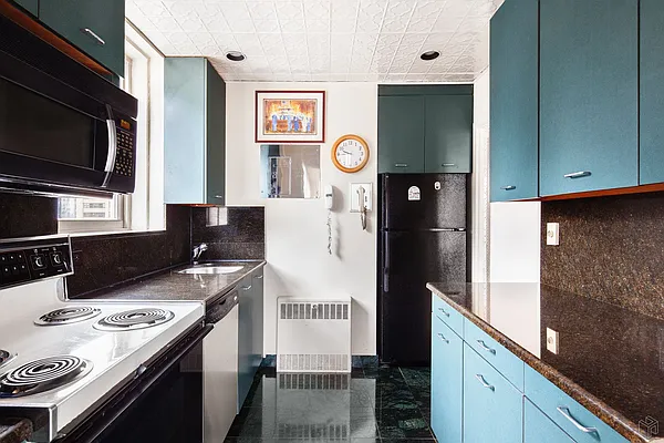 Sold by Halstead Real Estate | media 24