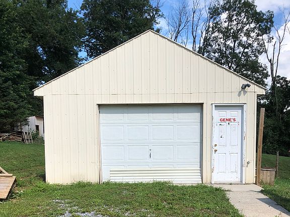 Pole Bldg with garage door