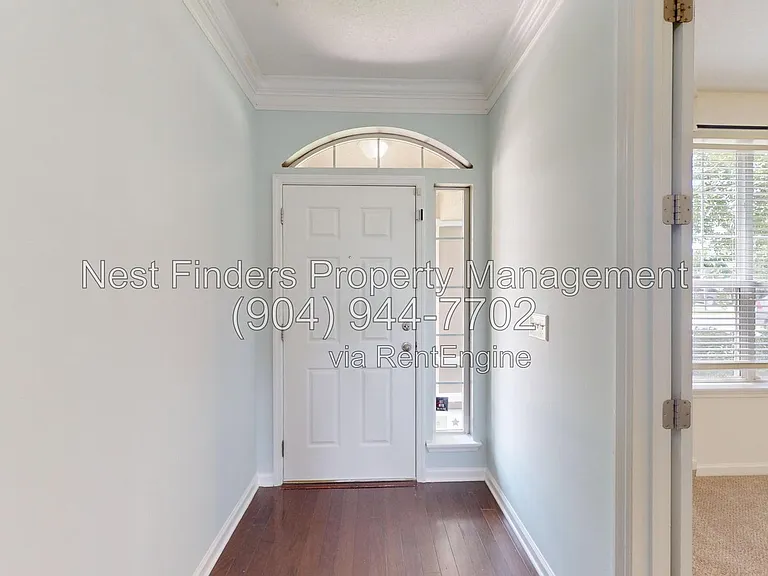 112 Woodfield Ln — Photo 3