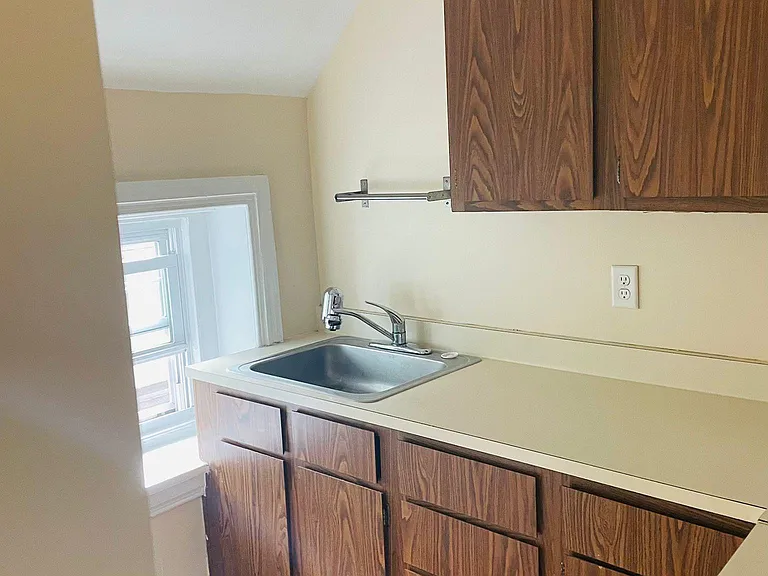 139 Rochelle Ave #2FM — Photo 6