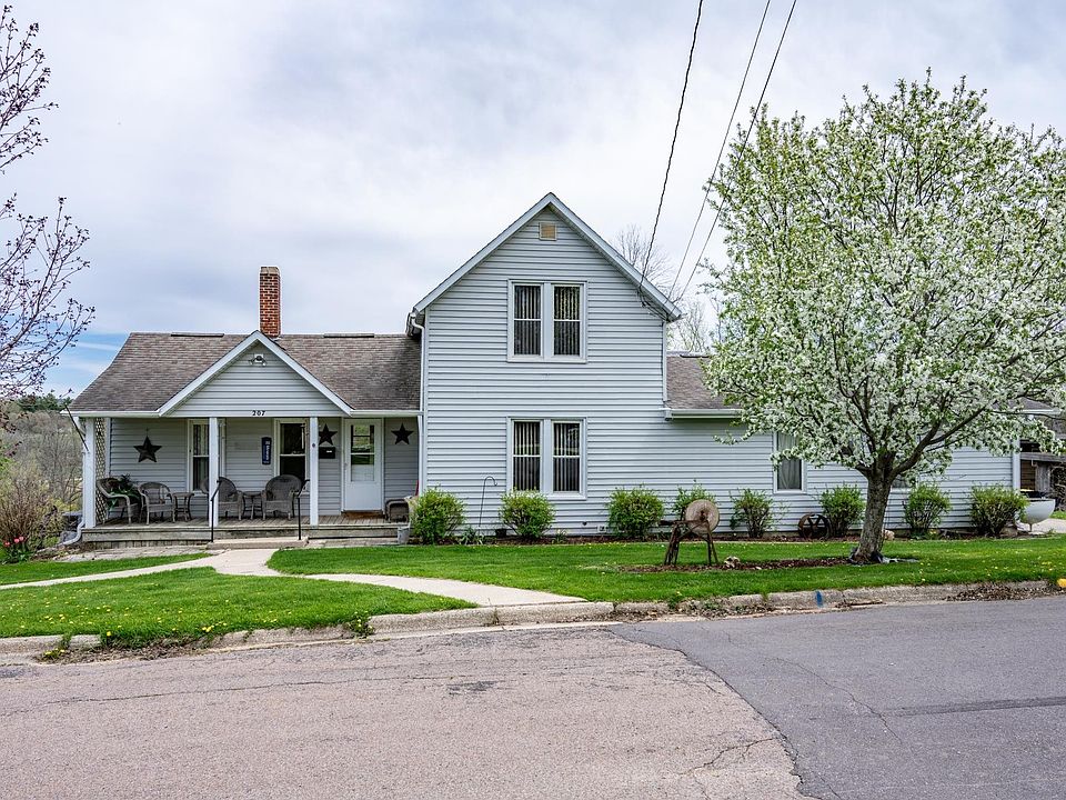 1st image of 207 Spring St