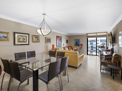 2401 Collins Ave APT 1807, Miami Beach, FL, 33140