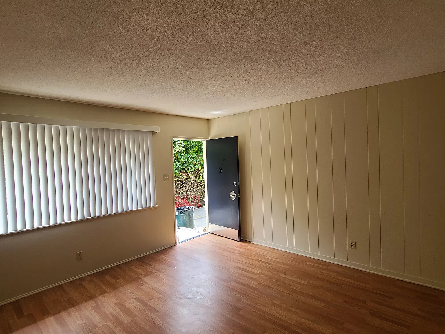 2 bed, 850 sqft, $2,700 — Photo 3
