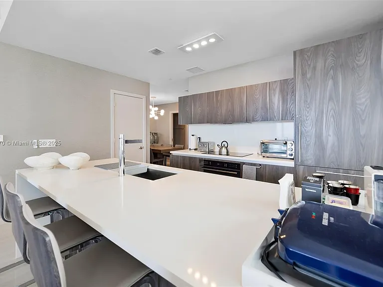 480 NE 31st St #2807 — Photo 8