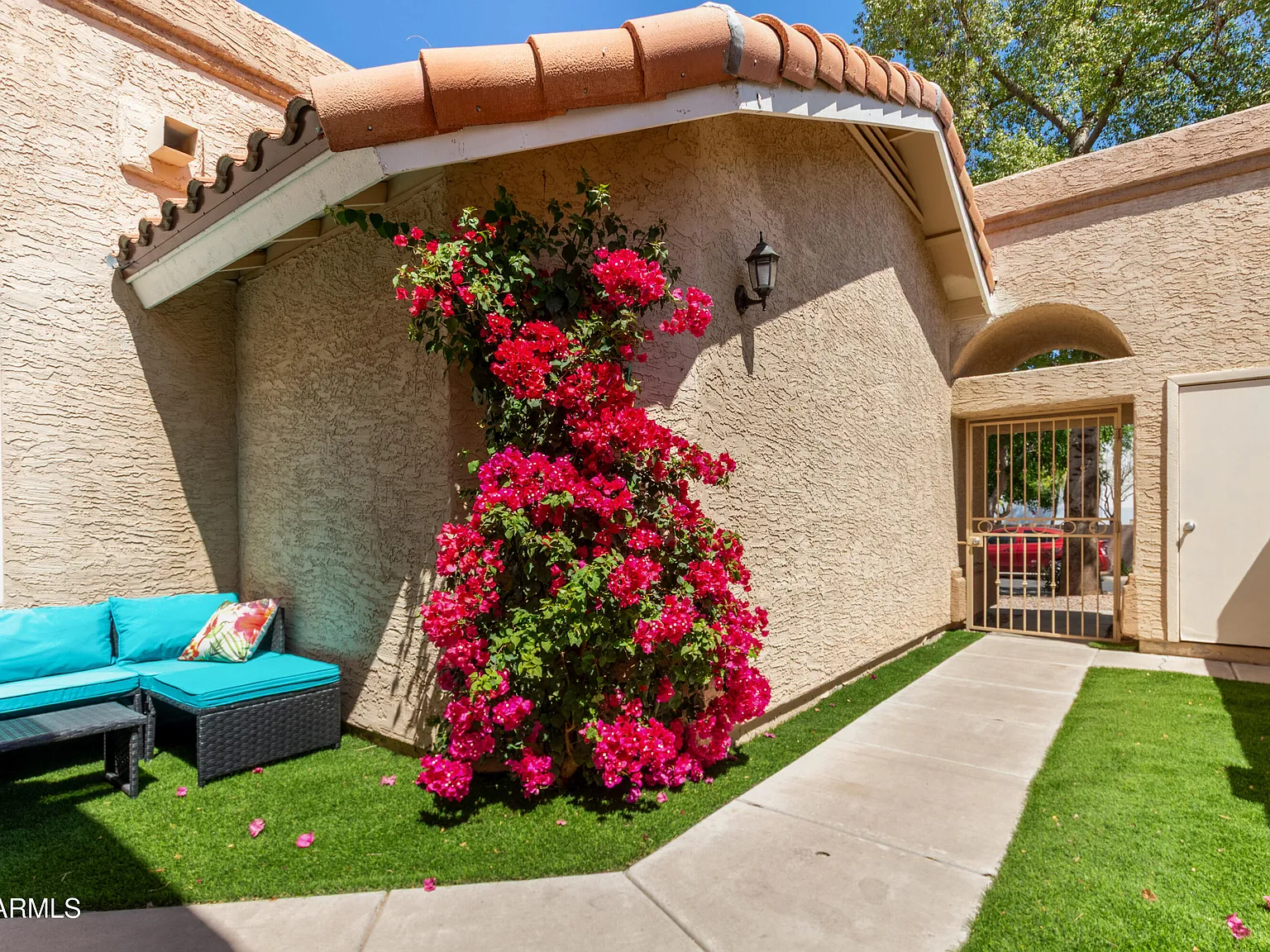 2 bed, 2.0 bath, 1073 sqft, $2,100 — Photo 3