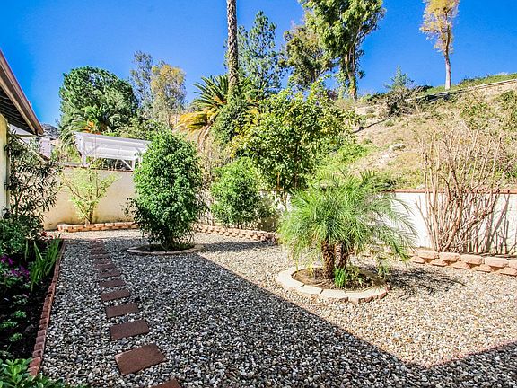 5th image of 24527 Indian Hill Ln