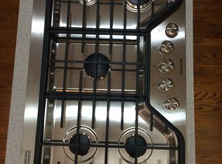 110 Gresham Pl, Falls Church, VA 22046