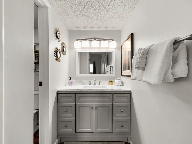 Ensuite Bathroom 1 | Vanity Area