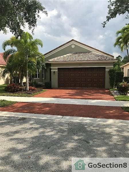 1st image of 853 Tanglewood Cir