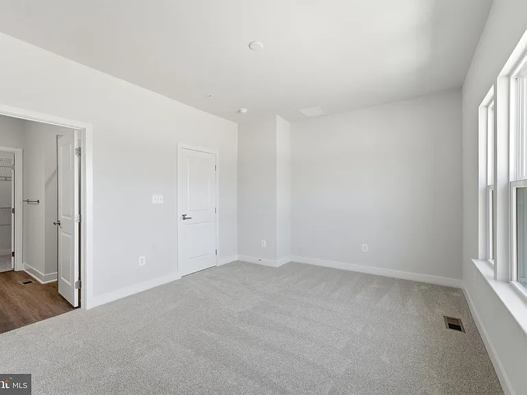 16130 Hyde Park Pl — Photo 25
