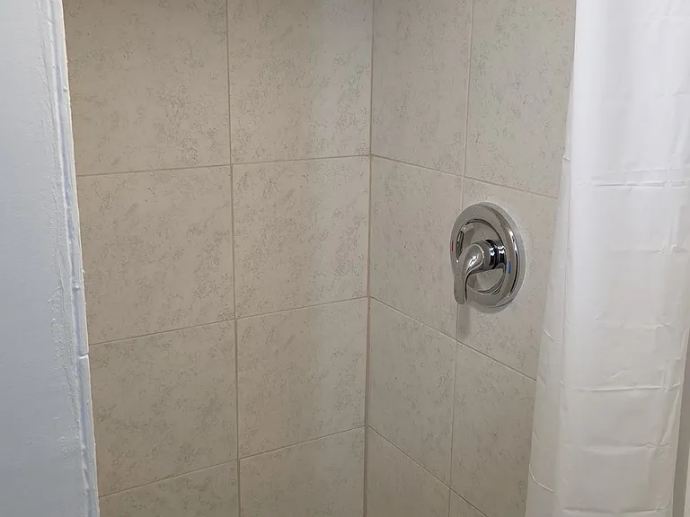 2522 Creighton Ave — Photo 6