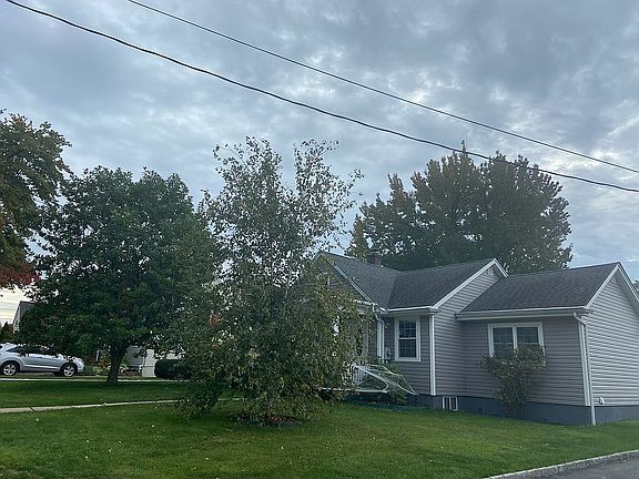 2nd image of 40 Dunbar Ave