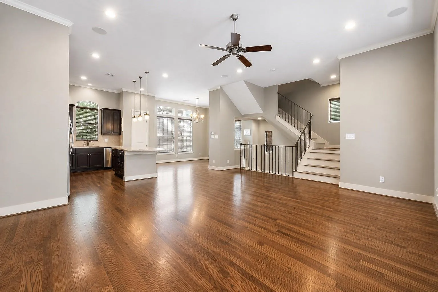 3 bed, 3.5 bath, 2211 sqft, $3,100 — Photo 3