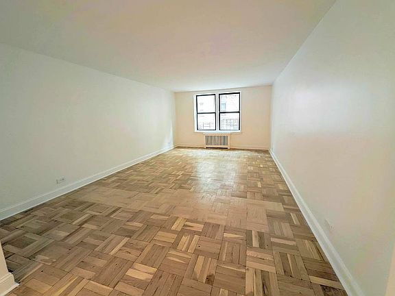 4th image of 2420 Morris Ave APT 1A