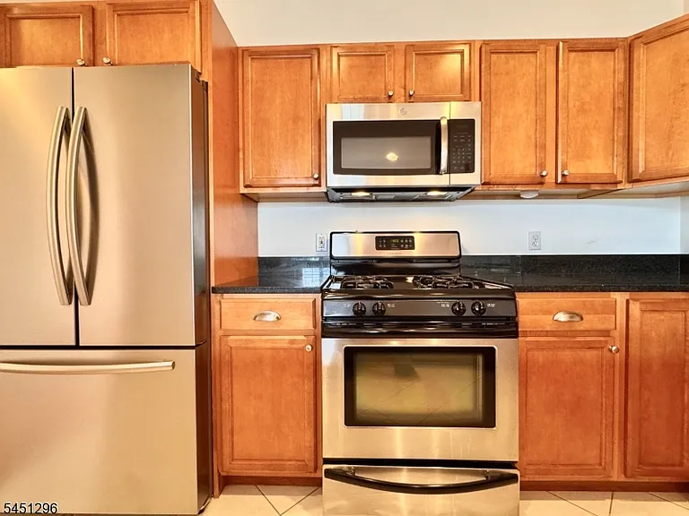 1677 Springfield Ave #13 — Photo 8