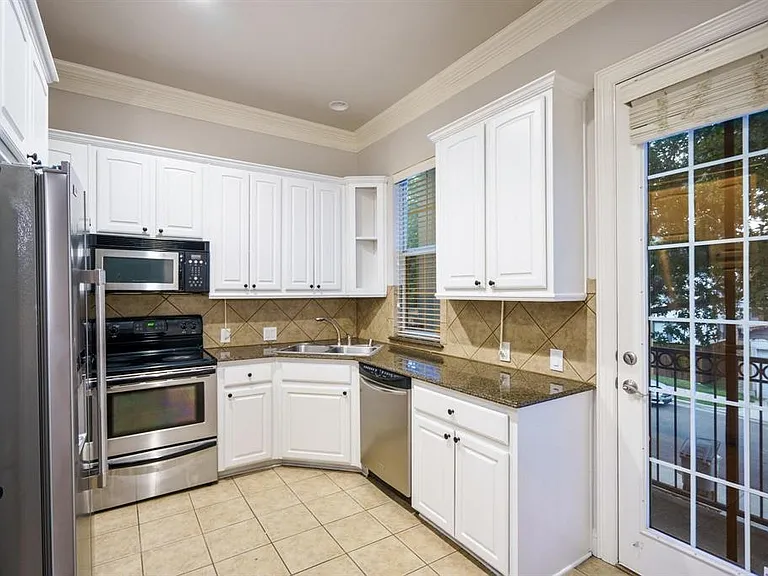 5836 La Vista Dr — Photo 4