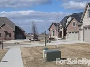 11016 N Emerald Ct, Dunlap, IL 61525