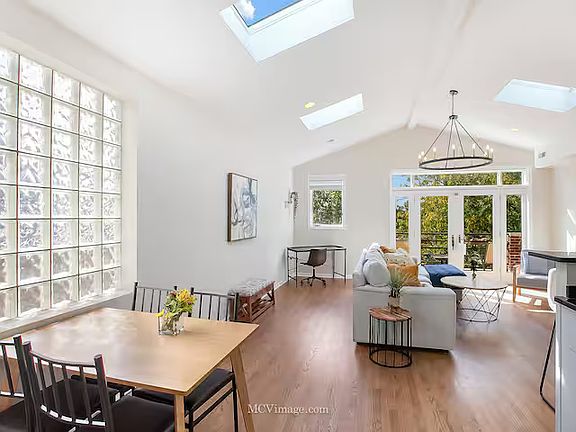 5th image of 3511 N Seminary Ave #3