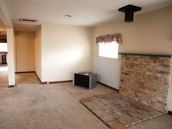 5th image of 204 Torreon Dr