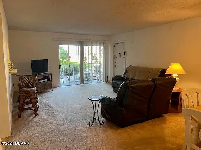 2 bed, 1.0 bath, 1190 sqft, $1,650 — Photo 3