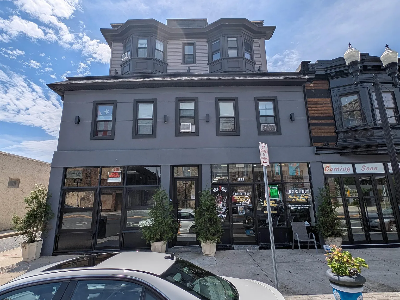 1 bed, 1.0 bath, $1,600 — Photo 1