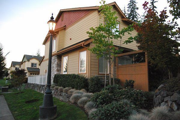 End Unit Townhouse near Alderwood Mall