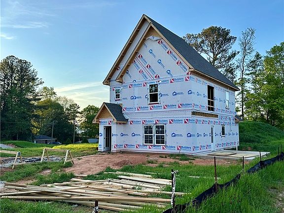 5th image of 597 Piper Ave