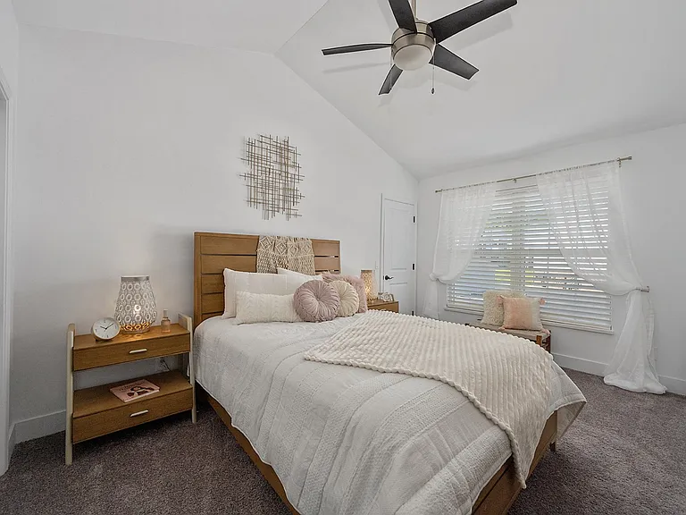 Ivy Hills Living Spaces — Photo 140