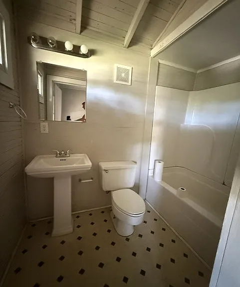 642 Carla St — Photo 6