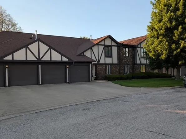 5 Crystal Ct #5, Pontiac, IL 61764