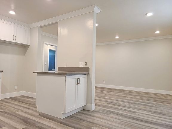 5th image of 14707-14715 W Magnolia Blvd #5