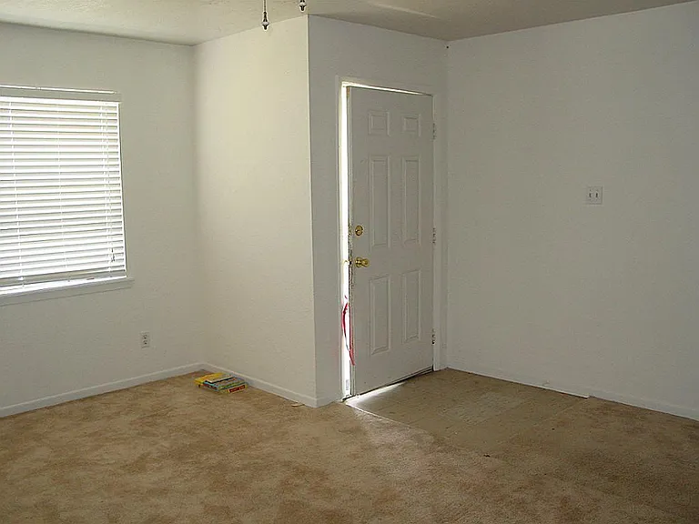 17417 Fir Rd — Photo 2