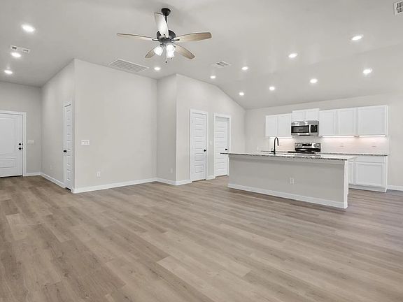 5th image of 2924 138th St