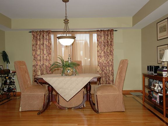 4th image of 4657 Hampshire Dr