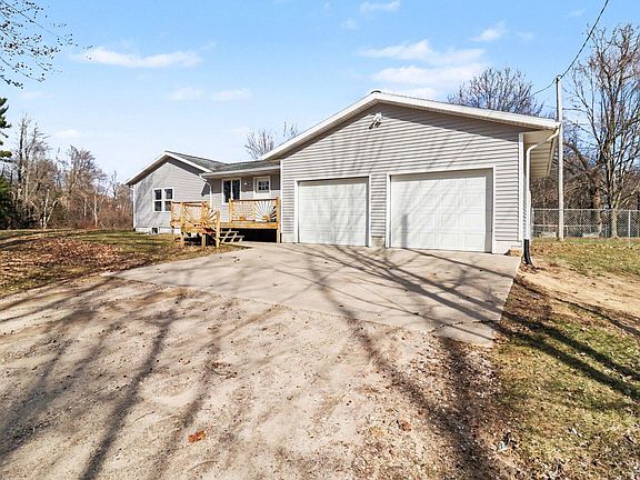 3rd image of 4580 Staple Rd