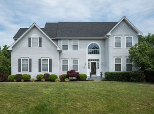 328 Meadow Glen Dr, Bear, DE 19701