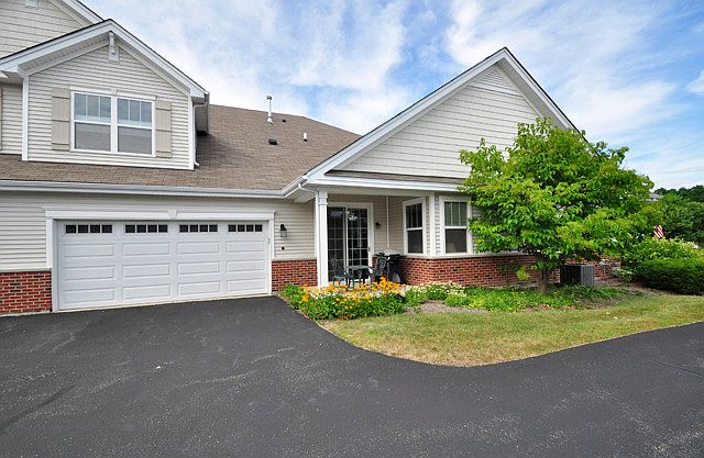1st image of 2562 Burnside Way #2562