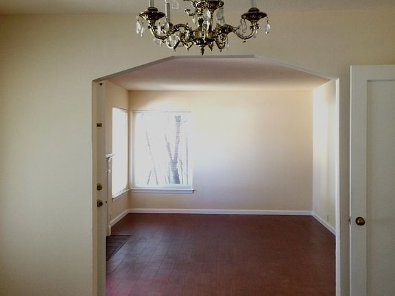 4th image of 557 N Clover Ave