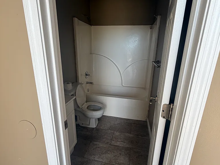 1265 Harkrider St #B — Photo 9