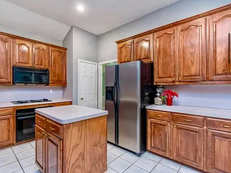 815 Montreal Dr — Photo 13