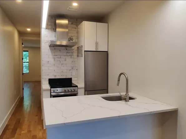 556 Bainbridge Street image 1 of 11