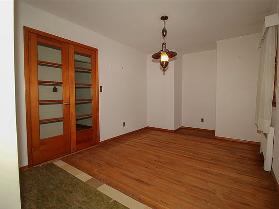 3rd image of 448 Mac Arthur Blvd