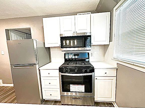 2nd image of 1276 Cove Ave #8