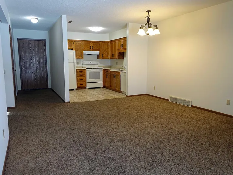 601 Pfau St — Photo 10