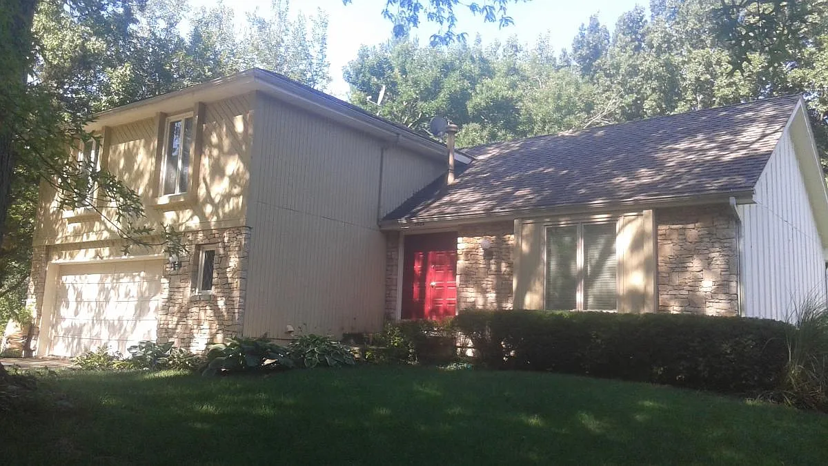4 bed, 2.5 bath, 1511 sqft, $2,500 — Photo 2