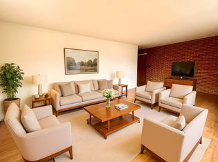 Charming Two Bedroom / 1.5 Bath, Evanston, IL 60201