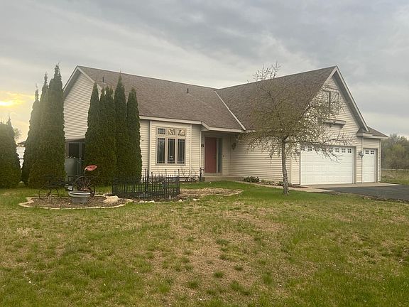 2nd image of 39925 Garden Ct