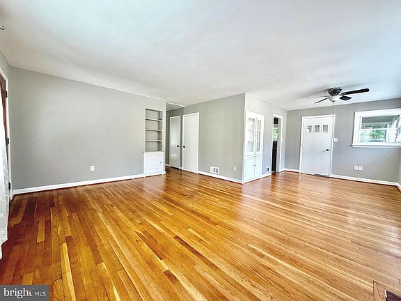 2nd image of 10128 Dallas Ave