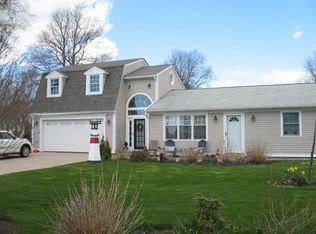 3 Hemlock St, Middletown, RI 02842